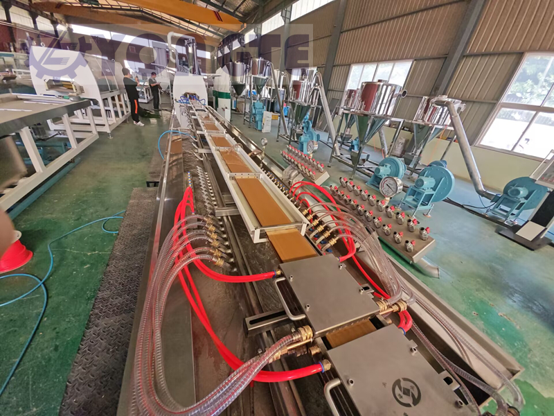 Yongte Plastic Machinery: تصنيع الأرضيات الداخلية للسيارة من مركّبات الخشب والبلاستيك (WPC) 