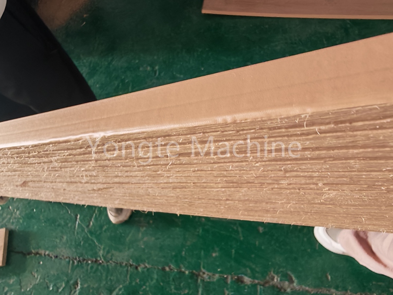 كيفية صنع نسيج خشن يشبه الخشب على سطح منتجات WPC؟