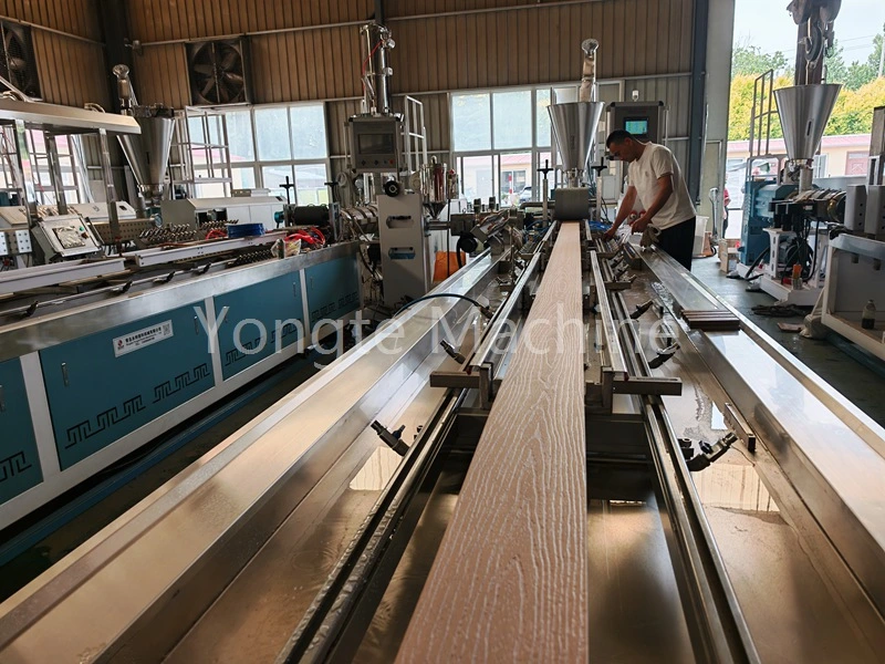 تركيب وتشغيل آلة WPC لعميل كندا