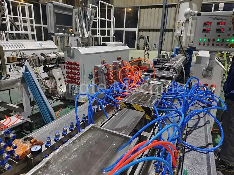 آلة بثق الخشب البلاستيكية PE/PP لإعادة استخدام هدر الأفلام البلاستيكية