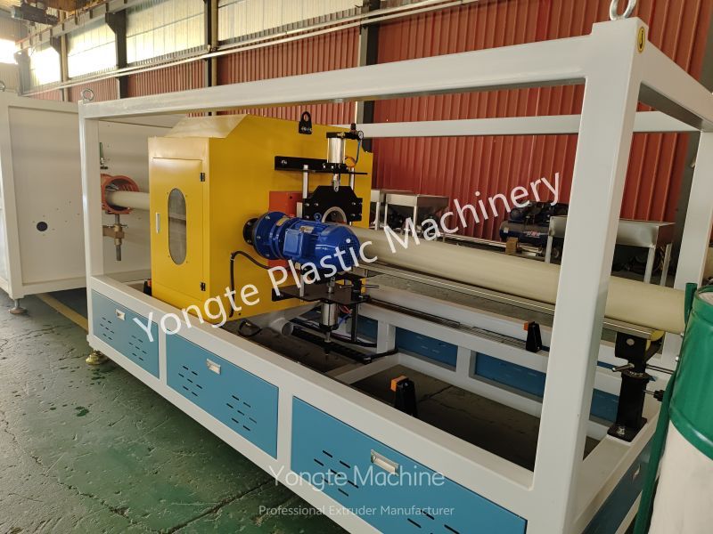 آلة بثق الأنابيب البلاستيكية