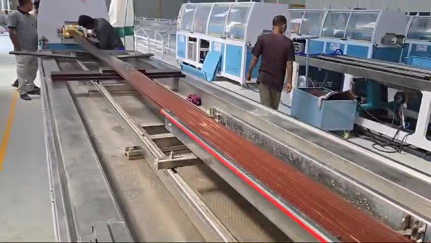 تم تثبيت معدات Yongte WPC الخاصة بنا بنجاح وتصحيحها في مصنع العميل الهندي