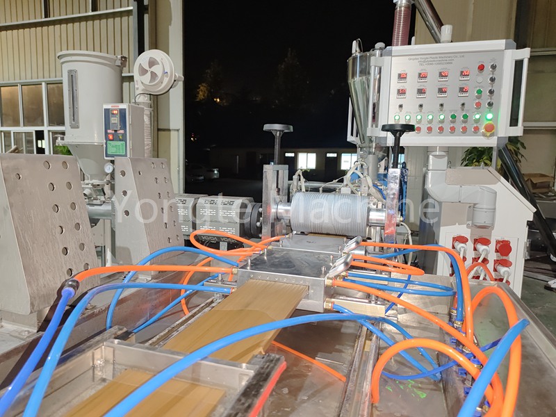 آلة التزيين WPC للعميل الهندي